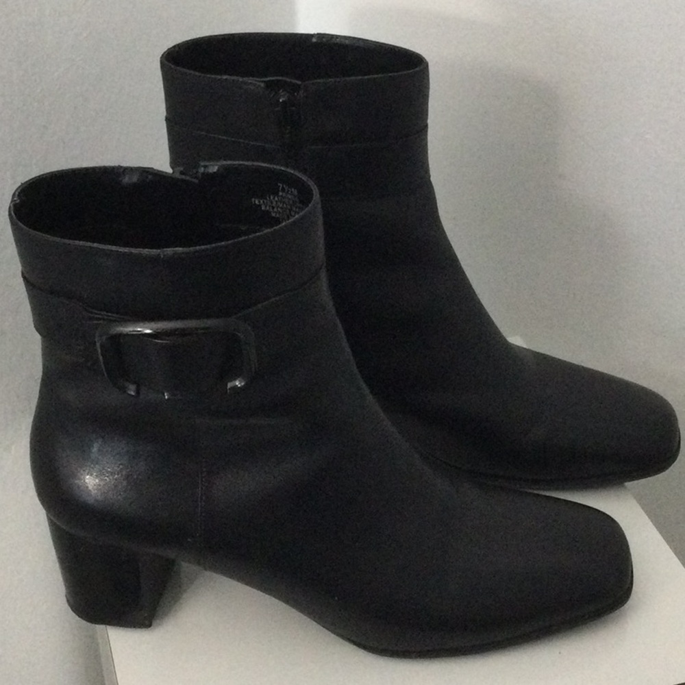 NINE WEST Black GENUINE LEATHER Booties Worn 2x PRICE REDUCED - Picture 3 of 10
